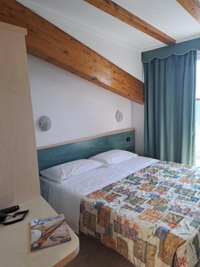 Hotel Ettoral ลิโดดิเยโซโล ภายนอก รูปภาพ