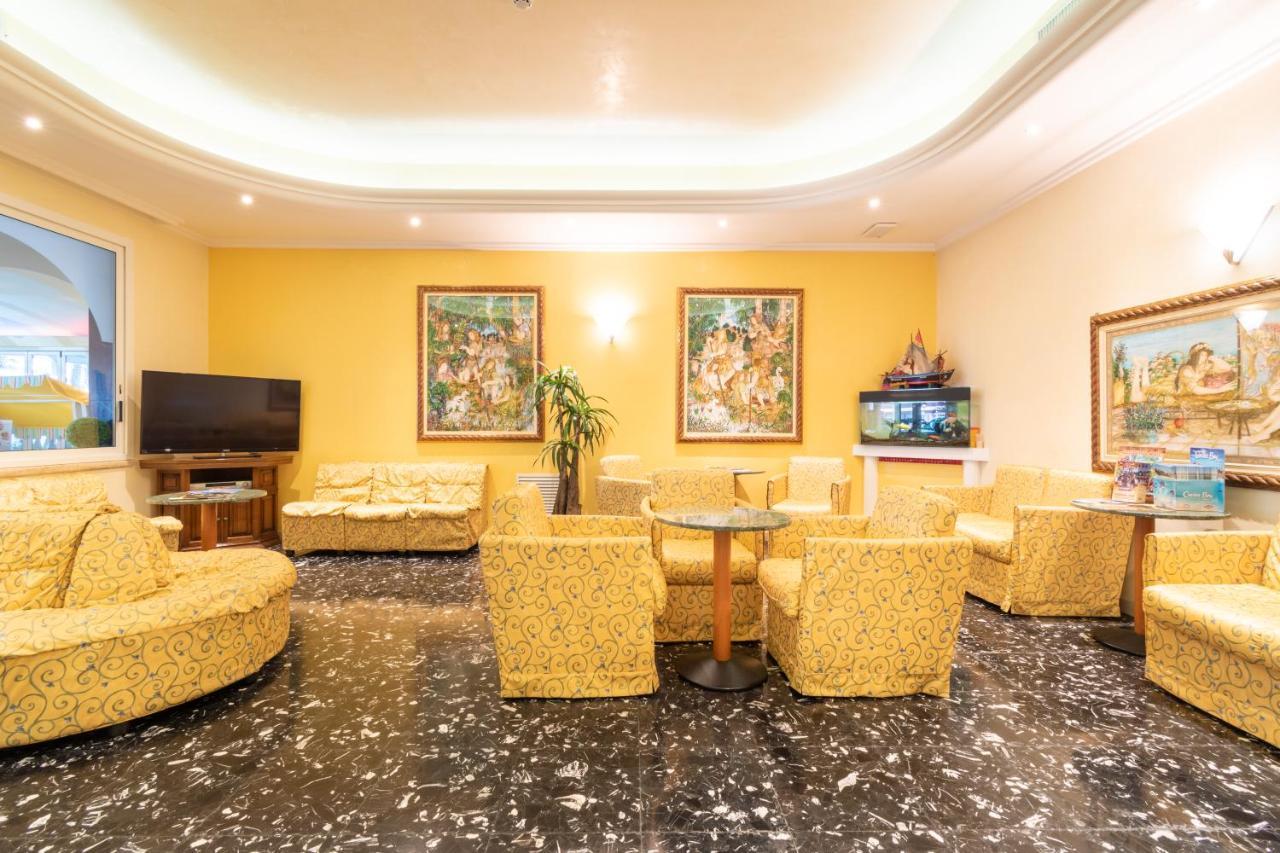 Hotel Ettoral ลิโดดิเยโซโล ภายนอก รูปภาพ
